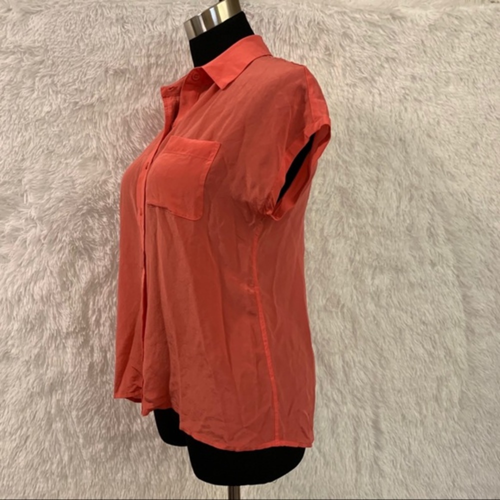 Tommy Bahama Woman’s Pink Button Down Collard Short Sleeve Shirt - Picture 4 of 9